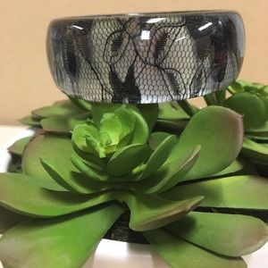 Punk rock hot topic acrylic filled lace bangle bracelet